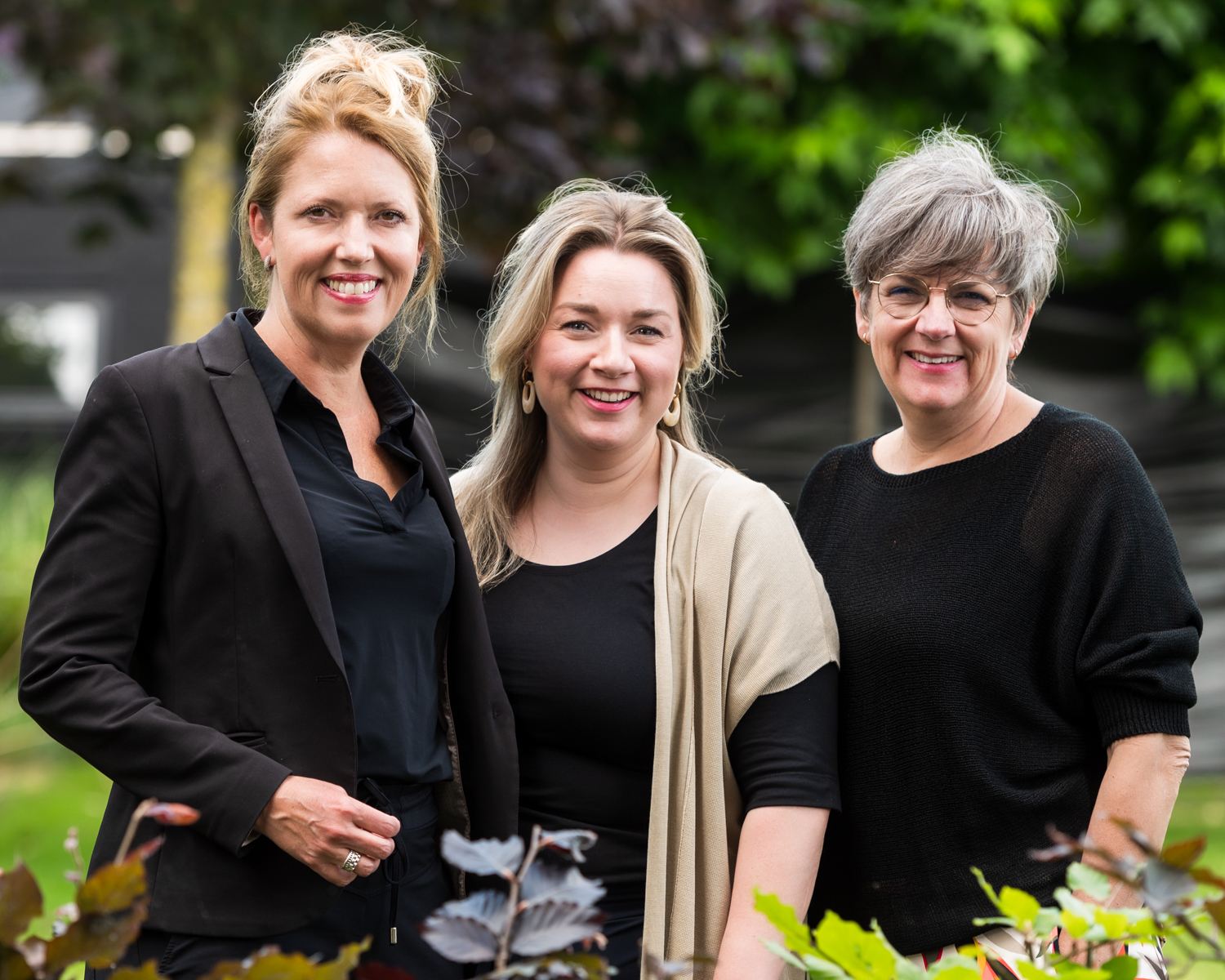 Lonneke de Vrij, Janita Bom en Daphne Strootman van Omzien Uitvaartbegeleiding